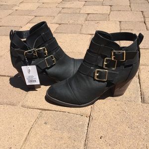 Mossimo Target Woman’s Black Booties Size 9 1/2